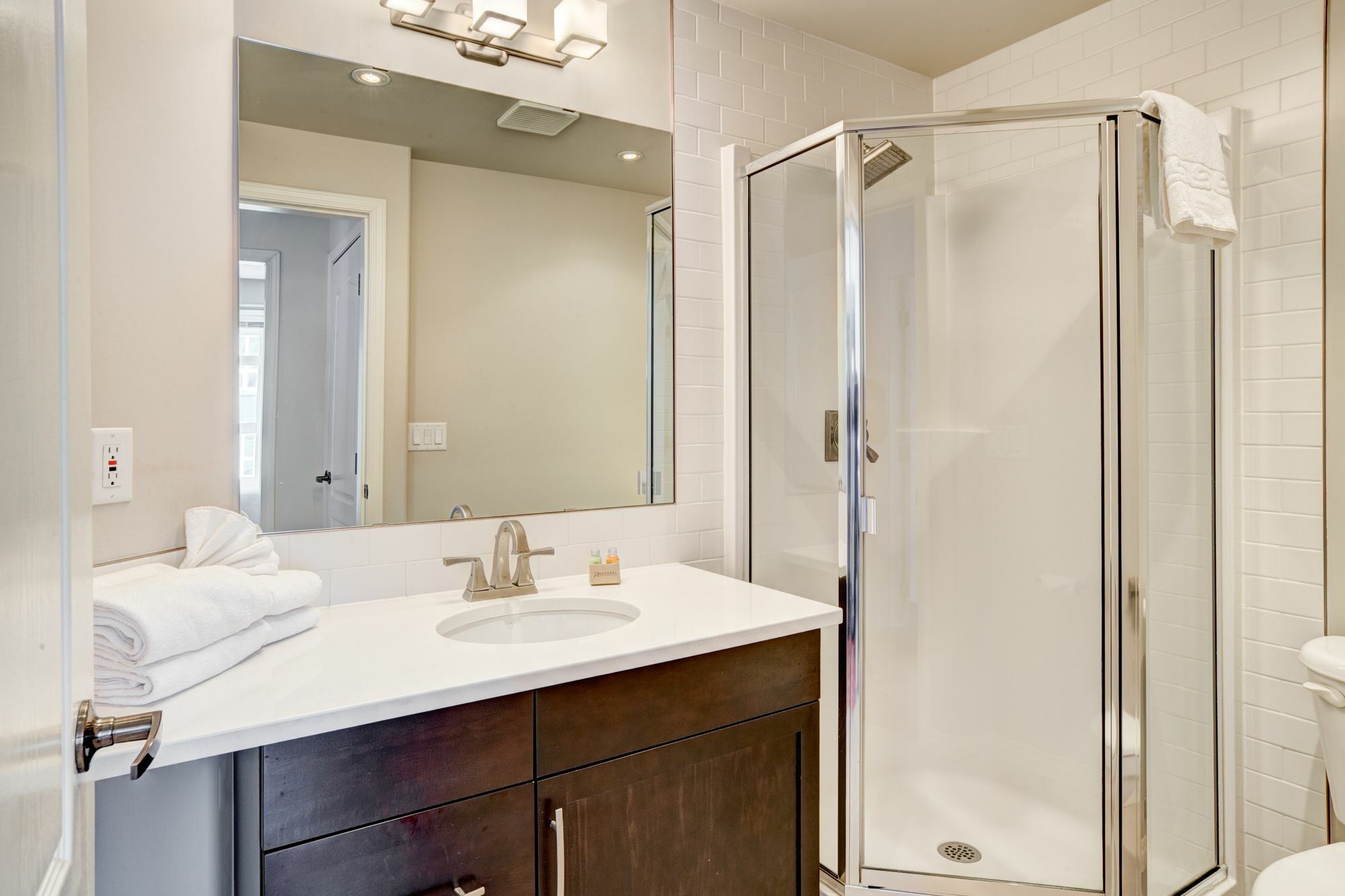 Digs - Genesis Apartment Calgary